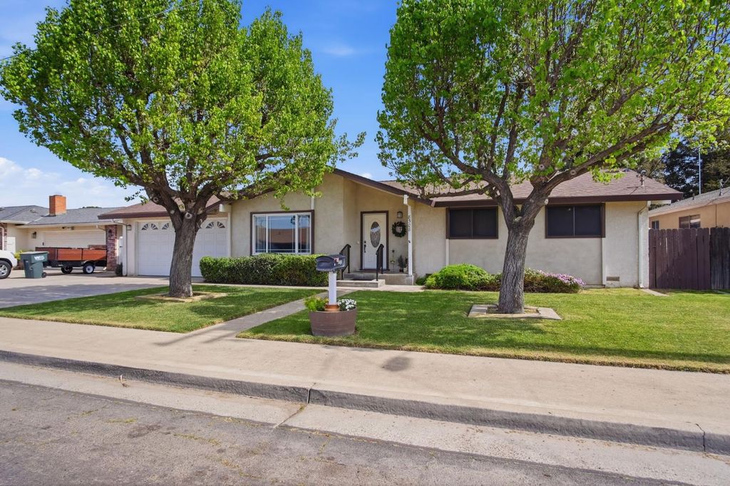 Photo of 8308 Rexford Drive, Hilmar, CA 95324 (MLS # 226030520)