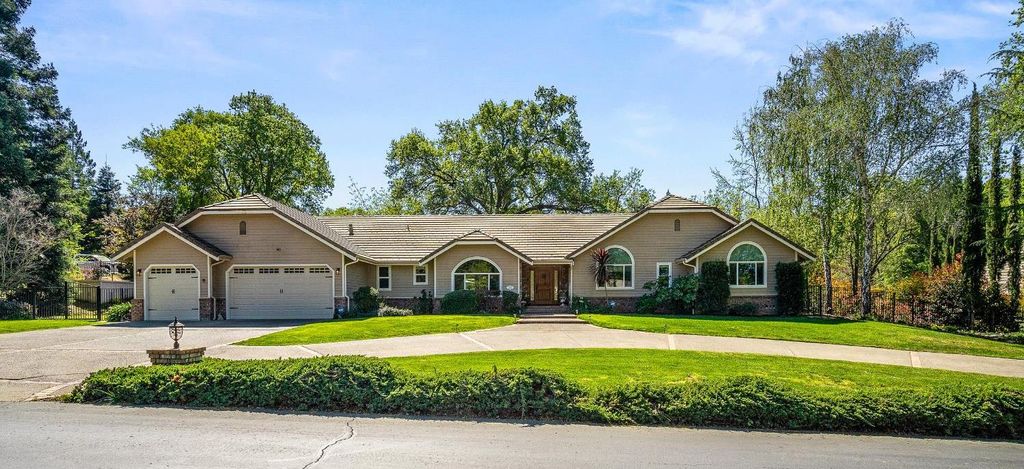 Photo of 4032 Vega Loop, Shingle Springs, CA 95682 (MLS # 226033616)