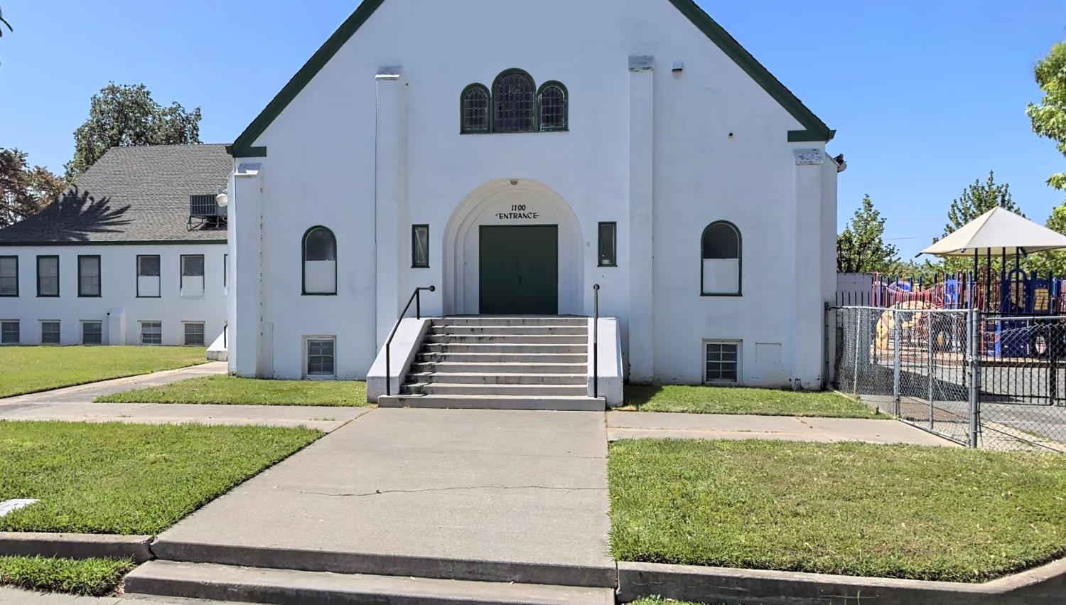 1100 Las Palmas Avenue