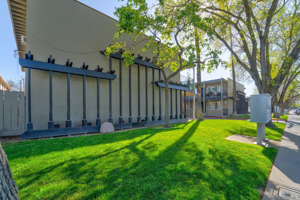 233 W I Street