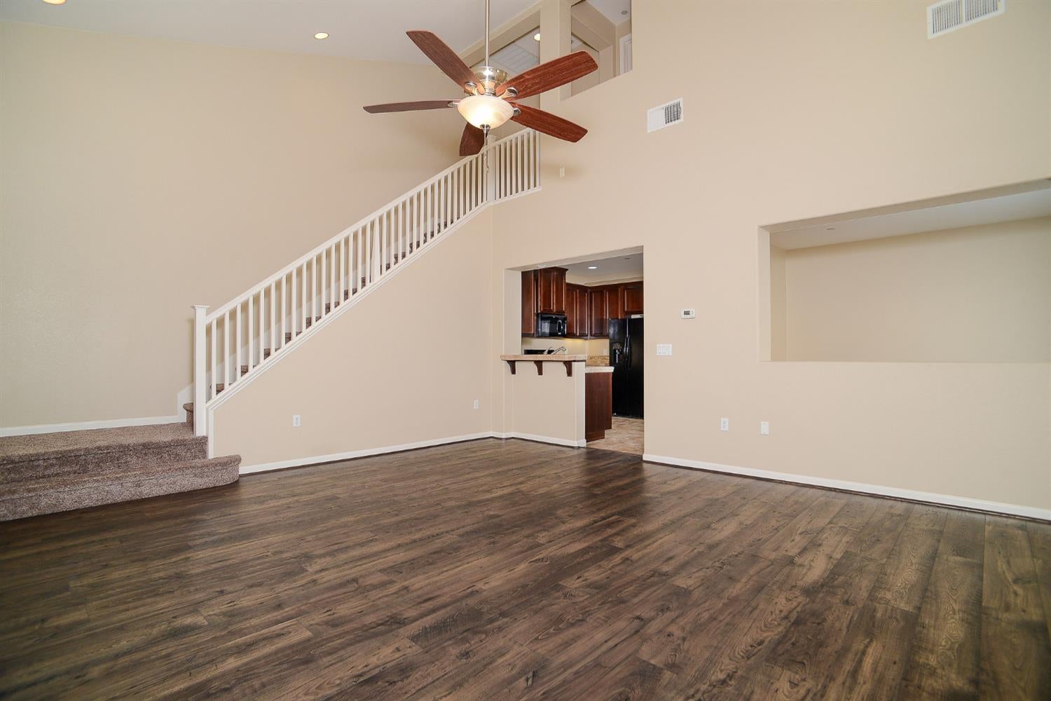 5301 E Commerce Way 9102