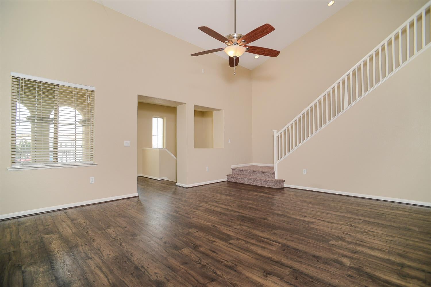 5301 E Commerce Way 9102