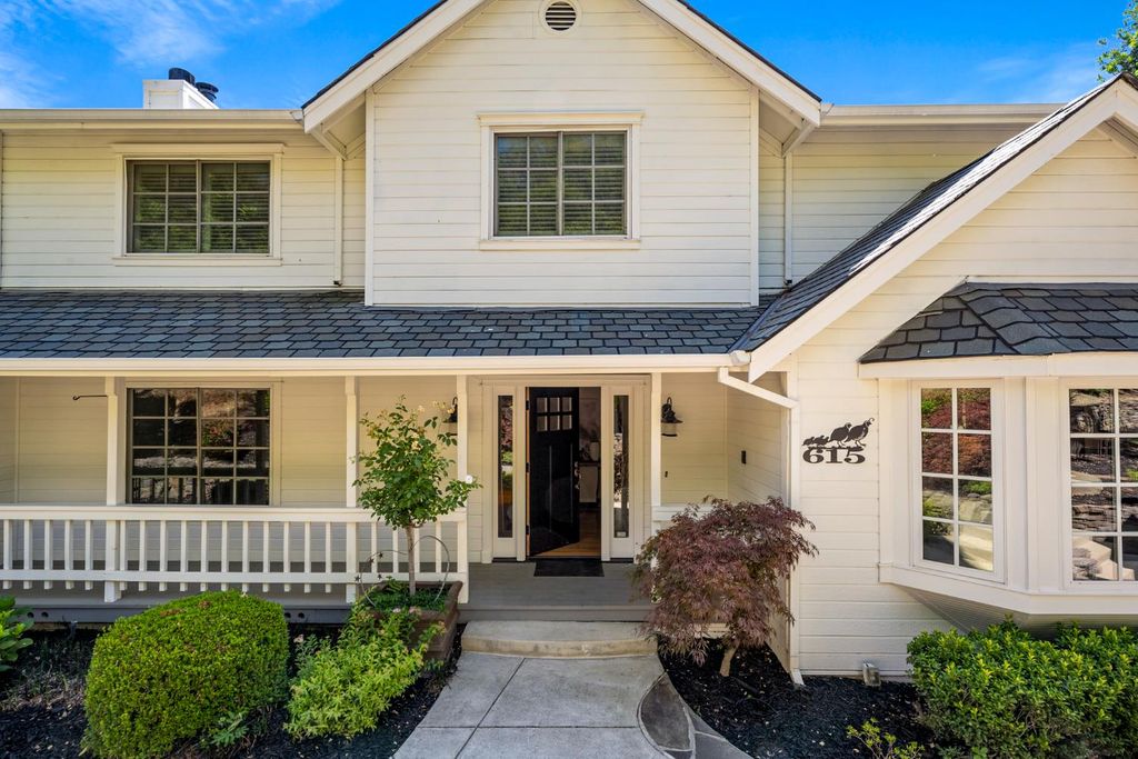 Photo of 615 Blue Oak Court, El Dorado Hills, CA 95762 (MLS # 226032405)