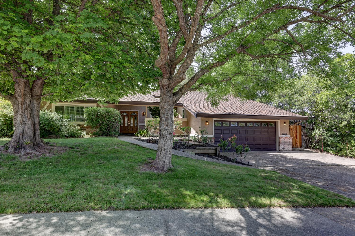 5825 Oak Garden Court