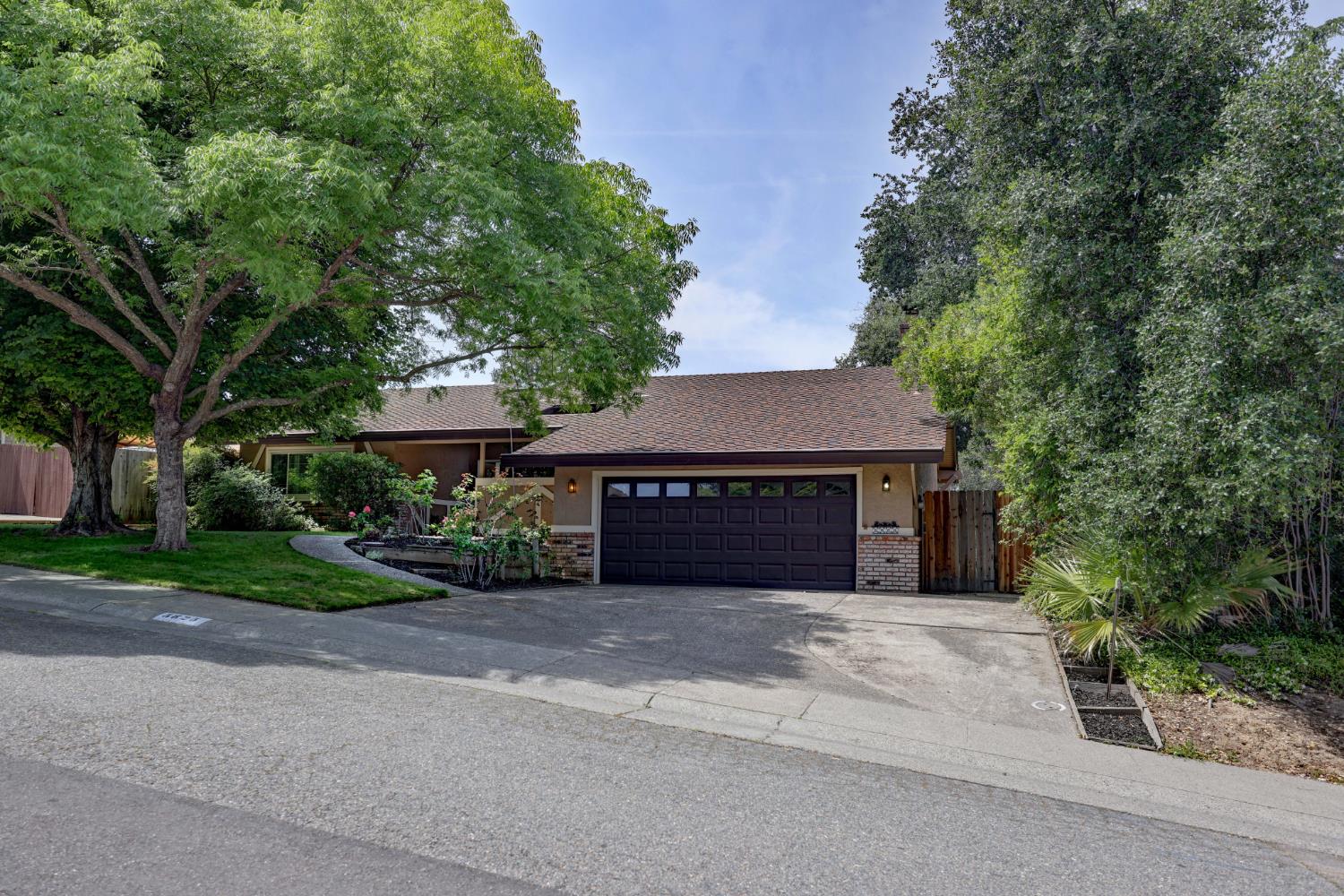 5825 Oak Garden Court