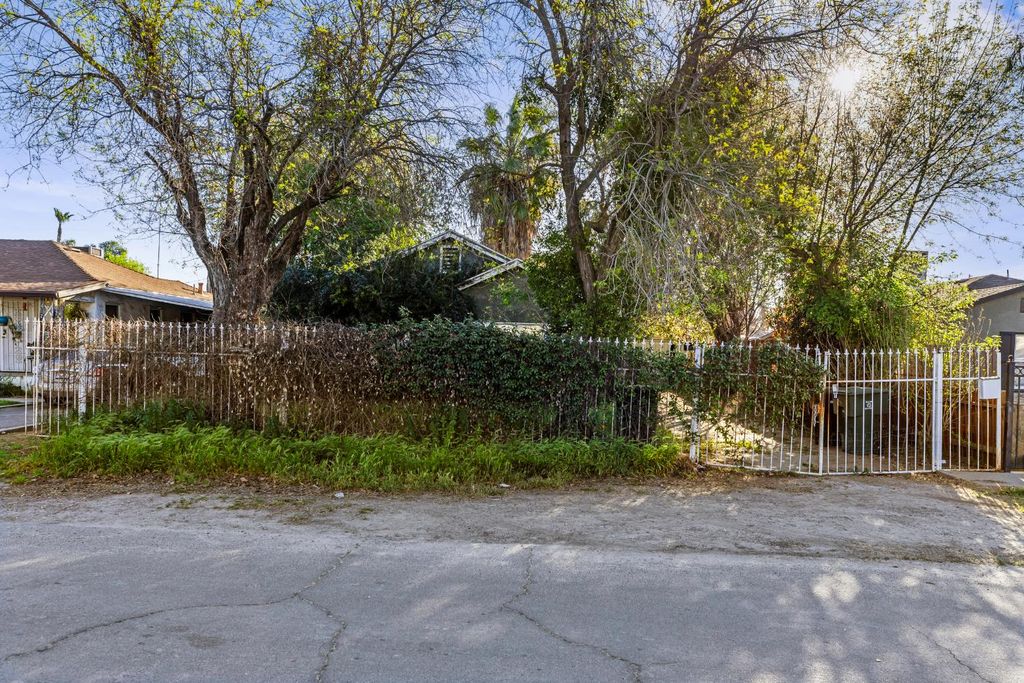 Photo of 1416 Victoria Drive, Modesto, CA 95351 (MLS # 226023625)