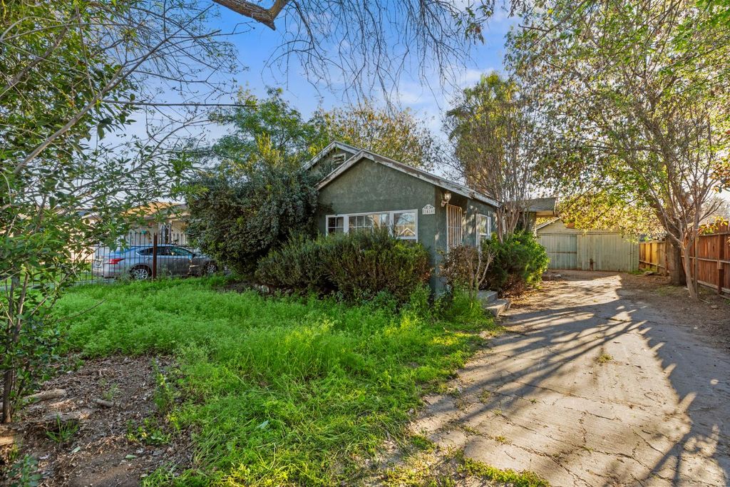 Photo of 1416 Victoria Drive, Modesto, CA 95351 (MLS # 226023625)