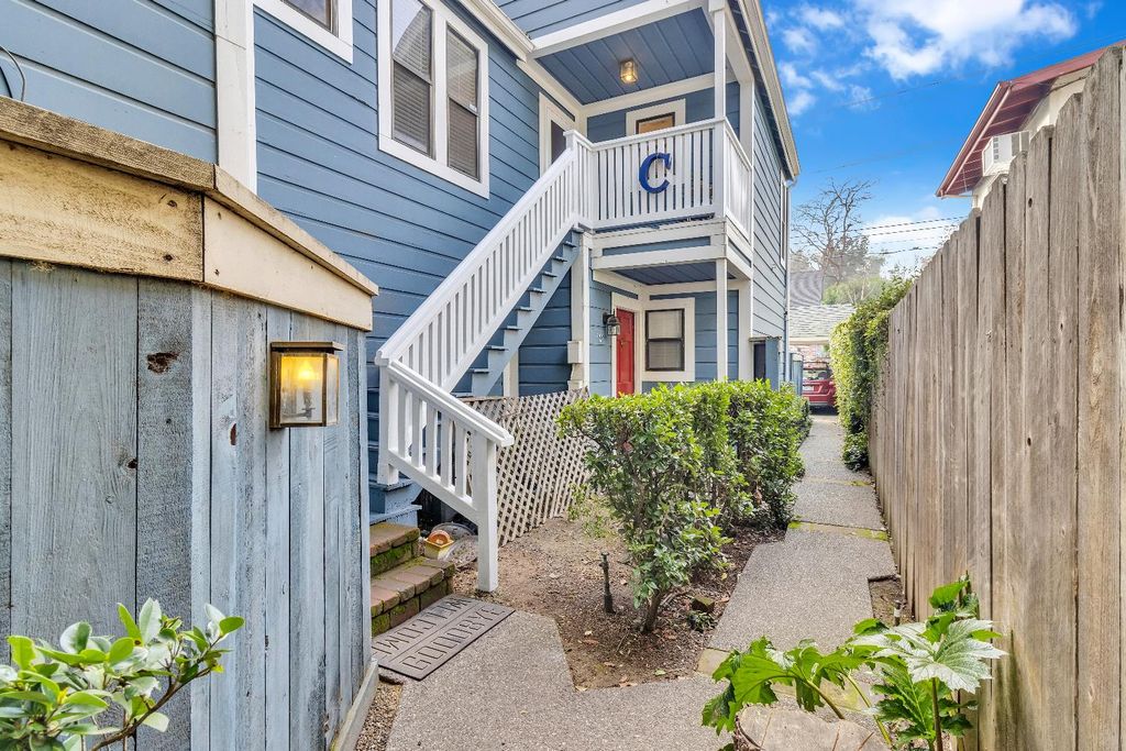 Photo of 2410 G Street #C, Sacramento, CA 95816 (MLS # 226003962)