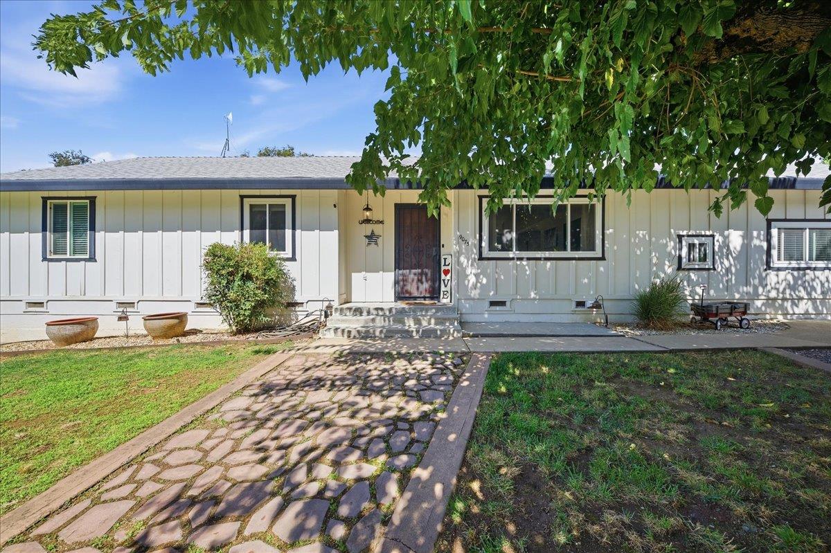 9075 Meadow Lane