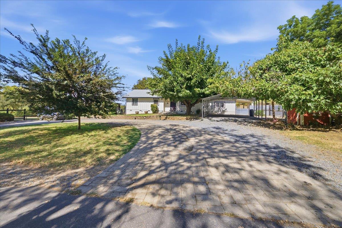 9075 Meadow Lane