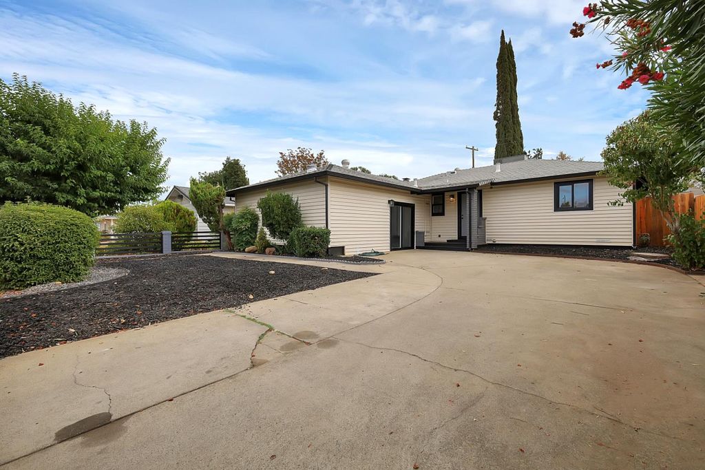 Photo of 10412 Dolecetto Drive, Rancho Cordova, CA 95670 (MLS # 225129111)
