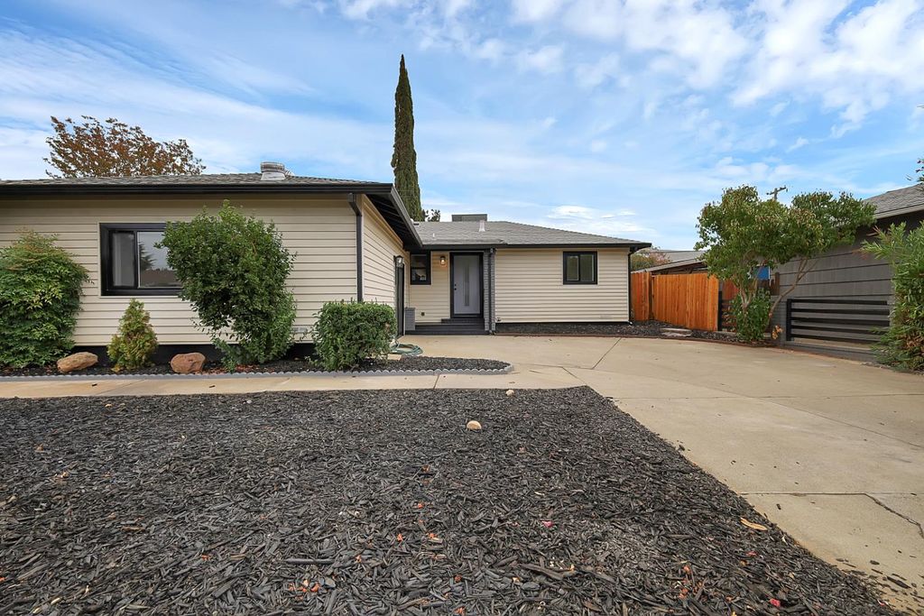 Photo of 10412 Dolecetto Drive, Rancho Cordova, CA 95670 (MLS # 225129111)