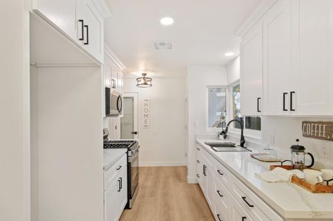 530 W Lincoln Road, Stockton, CA 95207 - MLS#: 225028723