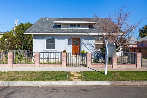 329 E Walnut Street, Lodi, CA 95240 - MLS#: 225028182