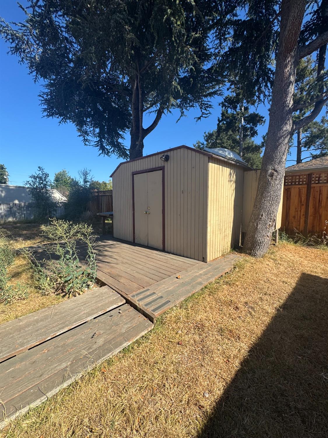 1354 Cordilleras Avenue