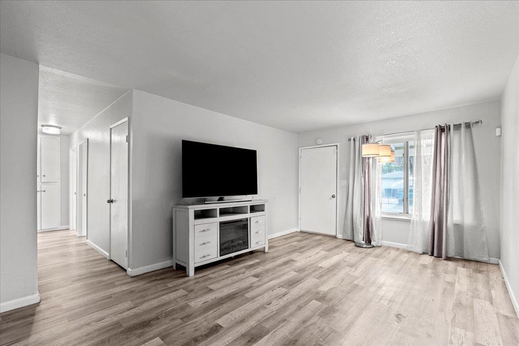 Photo of 1671 Anoka Avenue, Sacramento, CA 95832 (MLS # 225136673)