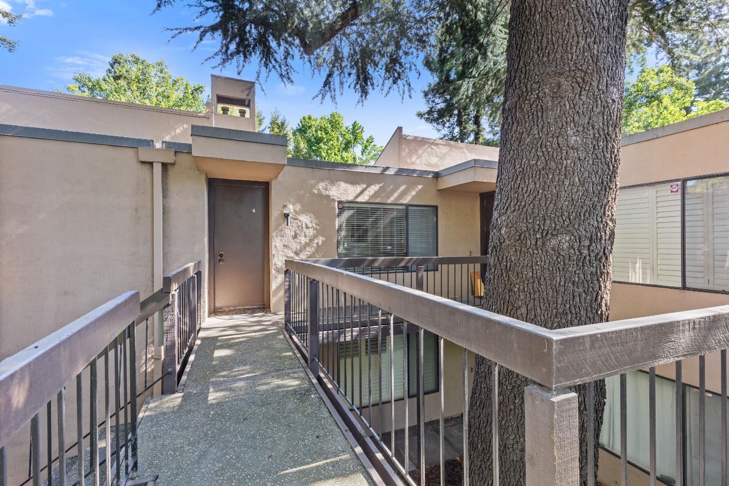 2200 Woodside Lane 4