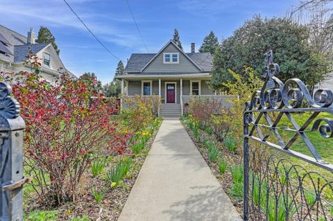 319 Pleasant St, Grass Valley, CA 95945 - MLS#: 225038816