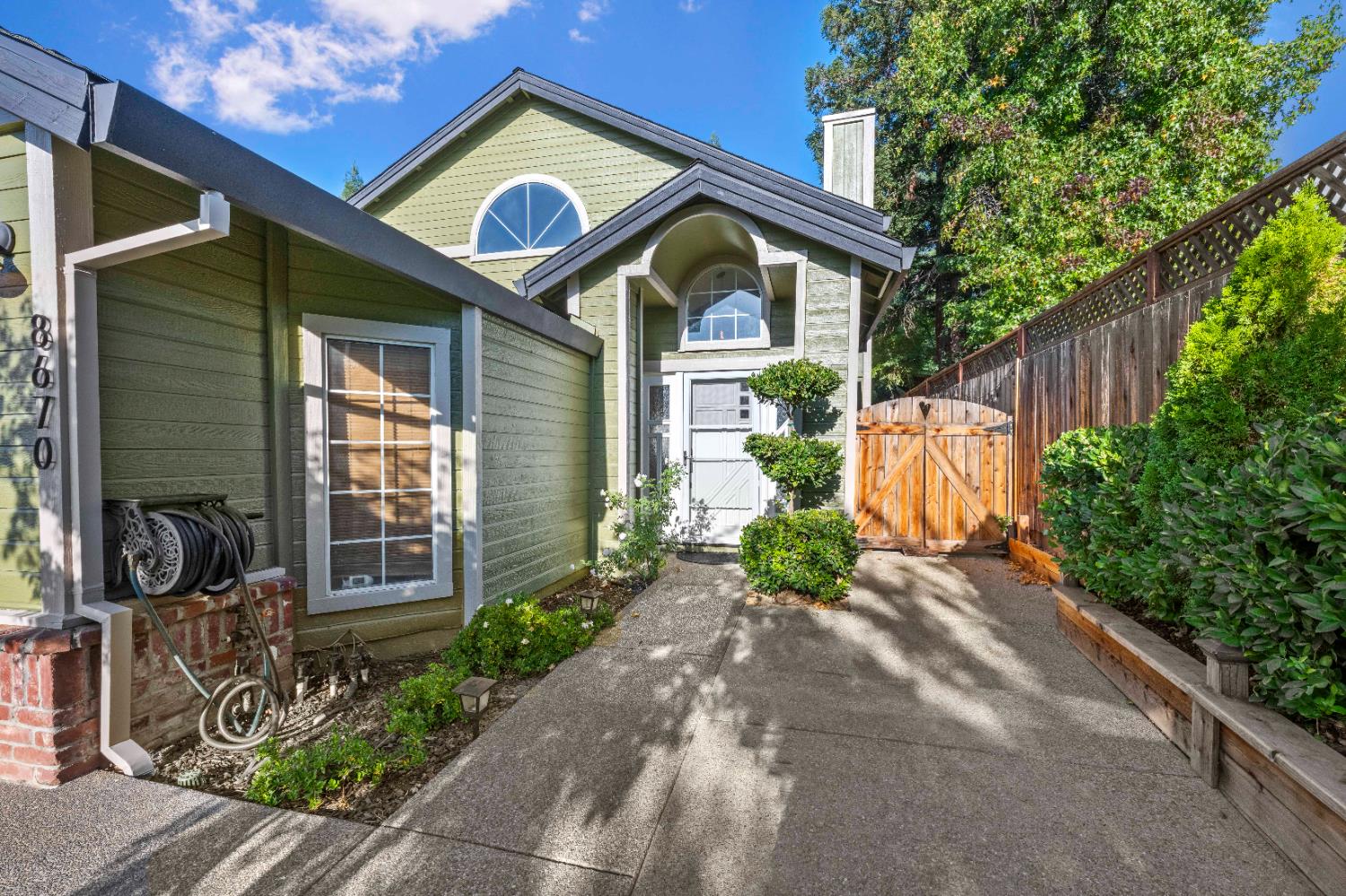 8670 Lake Front Drive