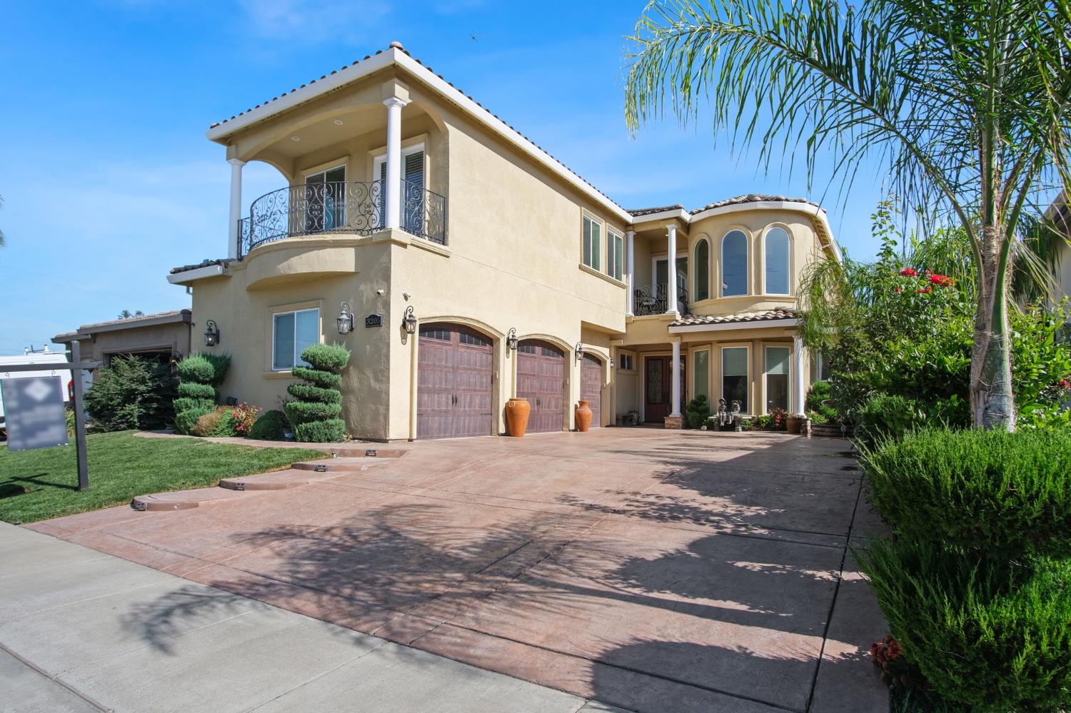 3205 Hillglen Avenue