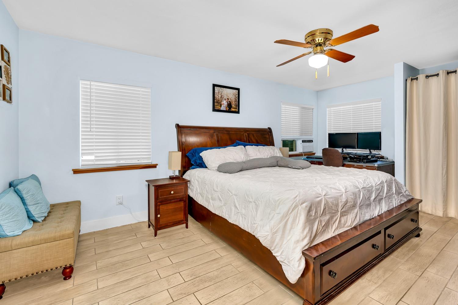 Los Banos, California 93635, United States, 3 Bedrooms Bedrooms, ,3 BathroomsBathrooms,Residential,Active,52863