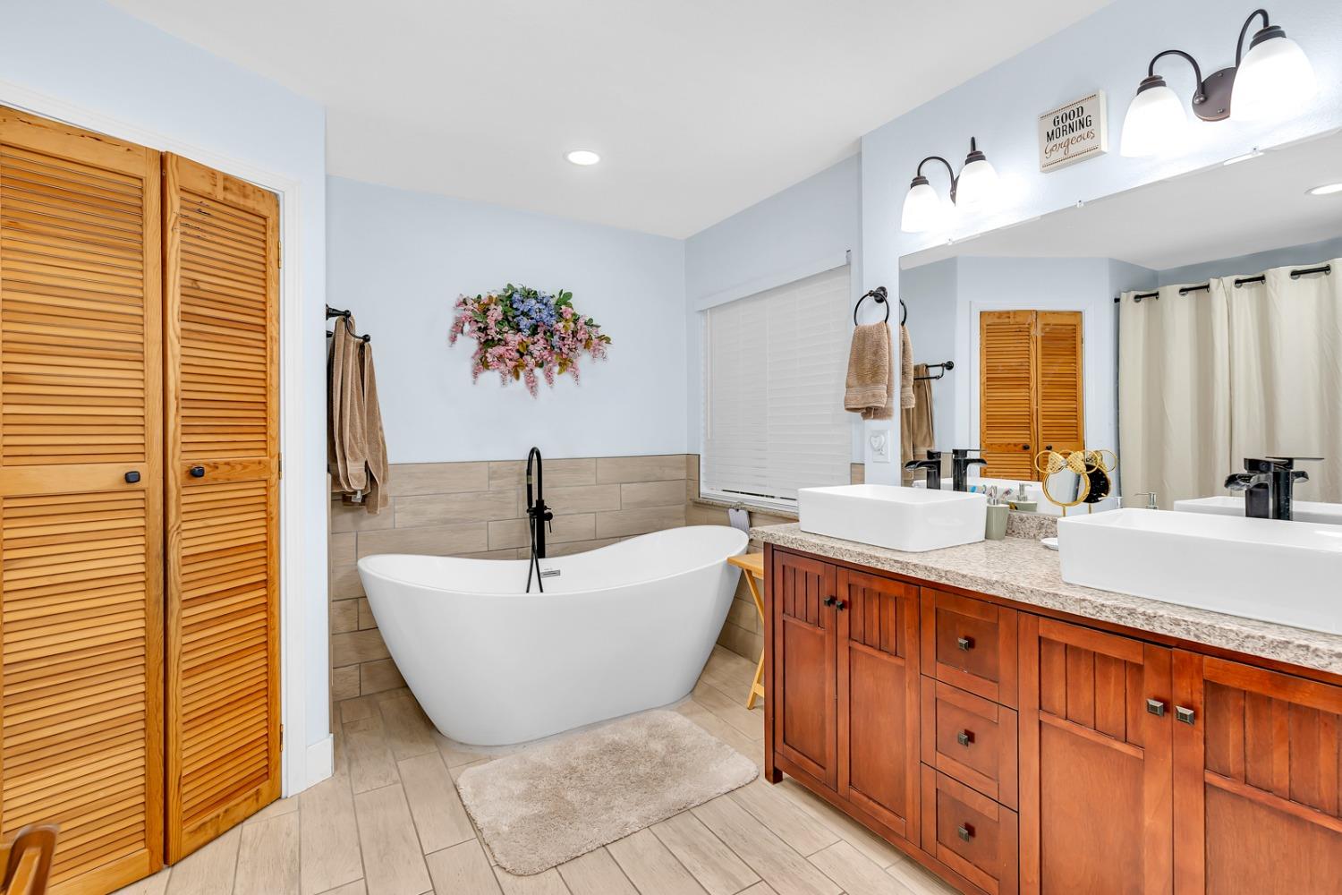 Los Banos, California 93635, United States, 3 Bedrooms Bedrooms, ,3 BathroomsBathrooms,Residential,Active,52863