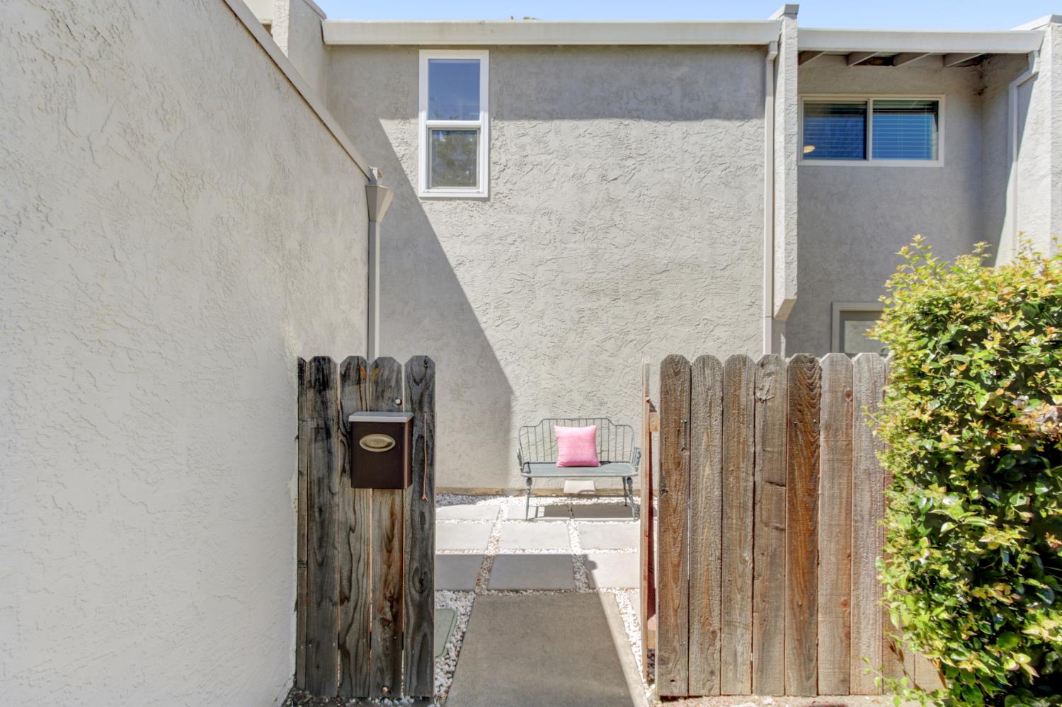 3215 Bermuda Avenue 7