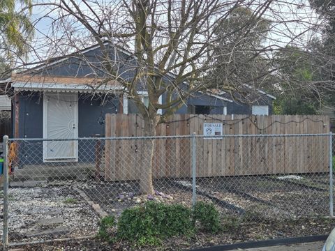 5765 Nina Way Sacramento CA 95824