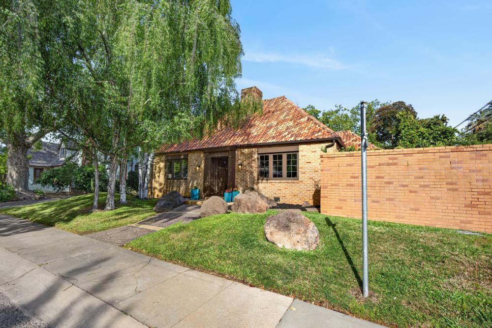 945 44TH Street
