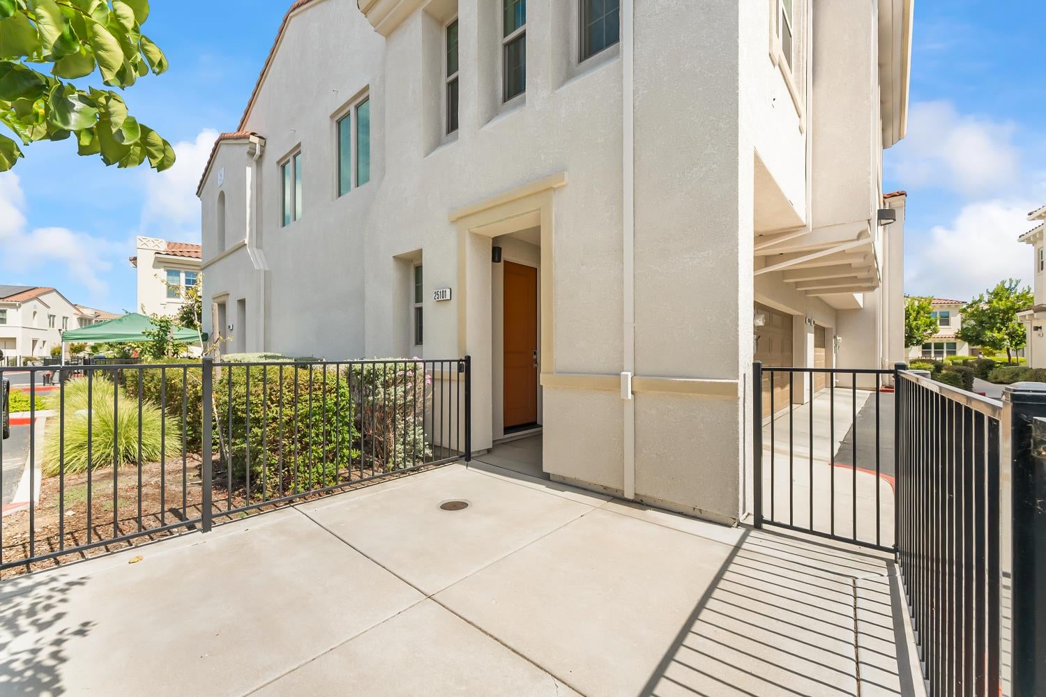 5301 E Commerce Way 25101