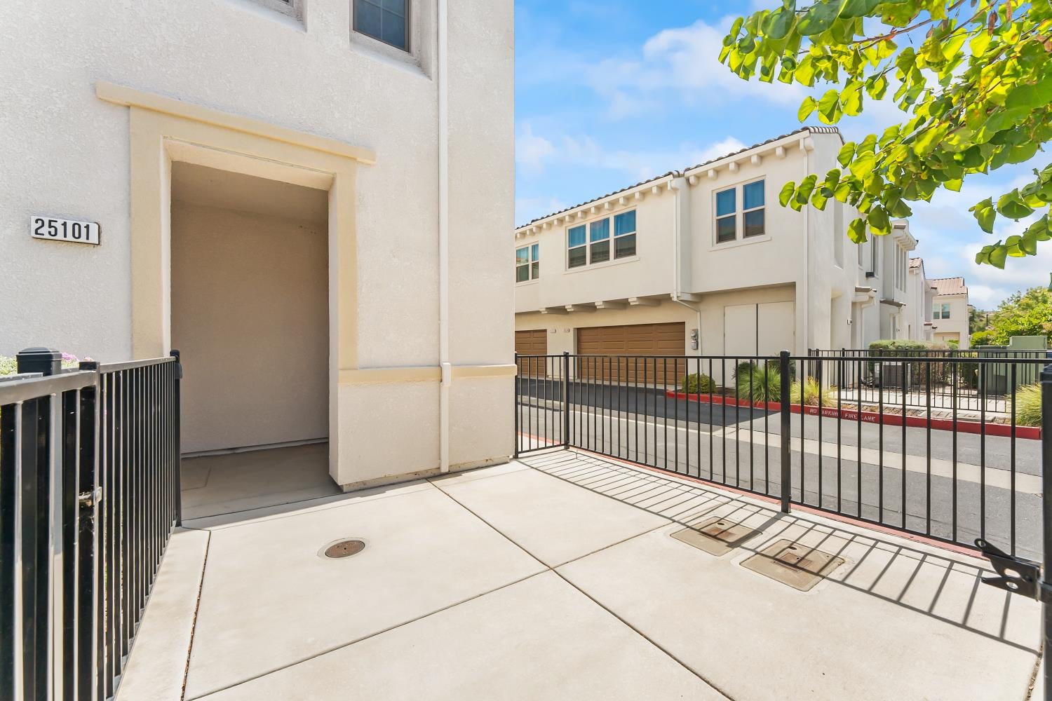 5301 E Commerce Way 25101