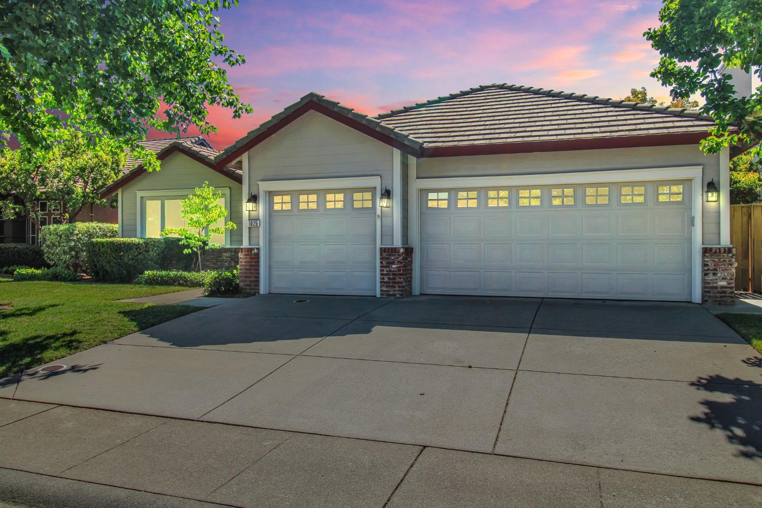 1025 Houston Circle