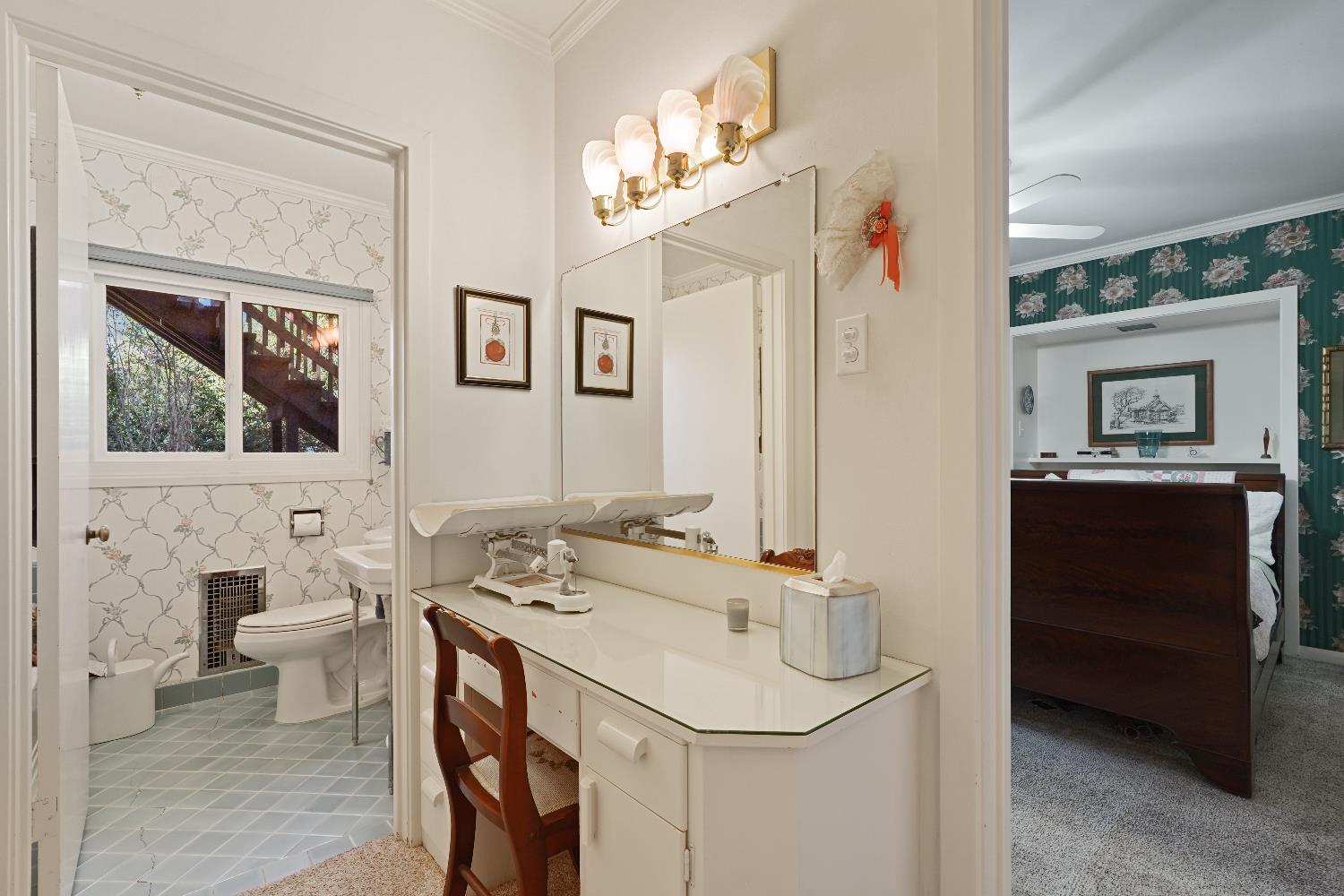 2001 W Woodbridge Road