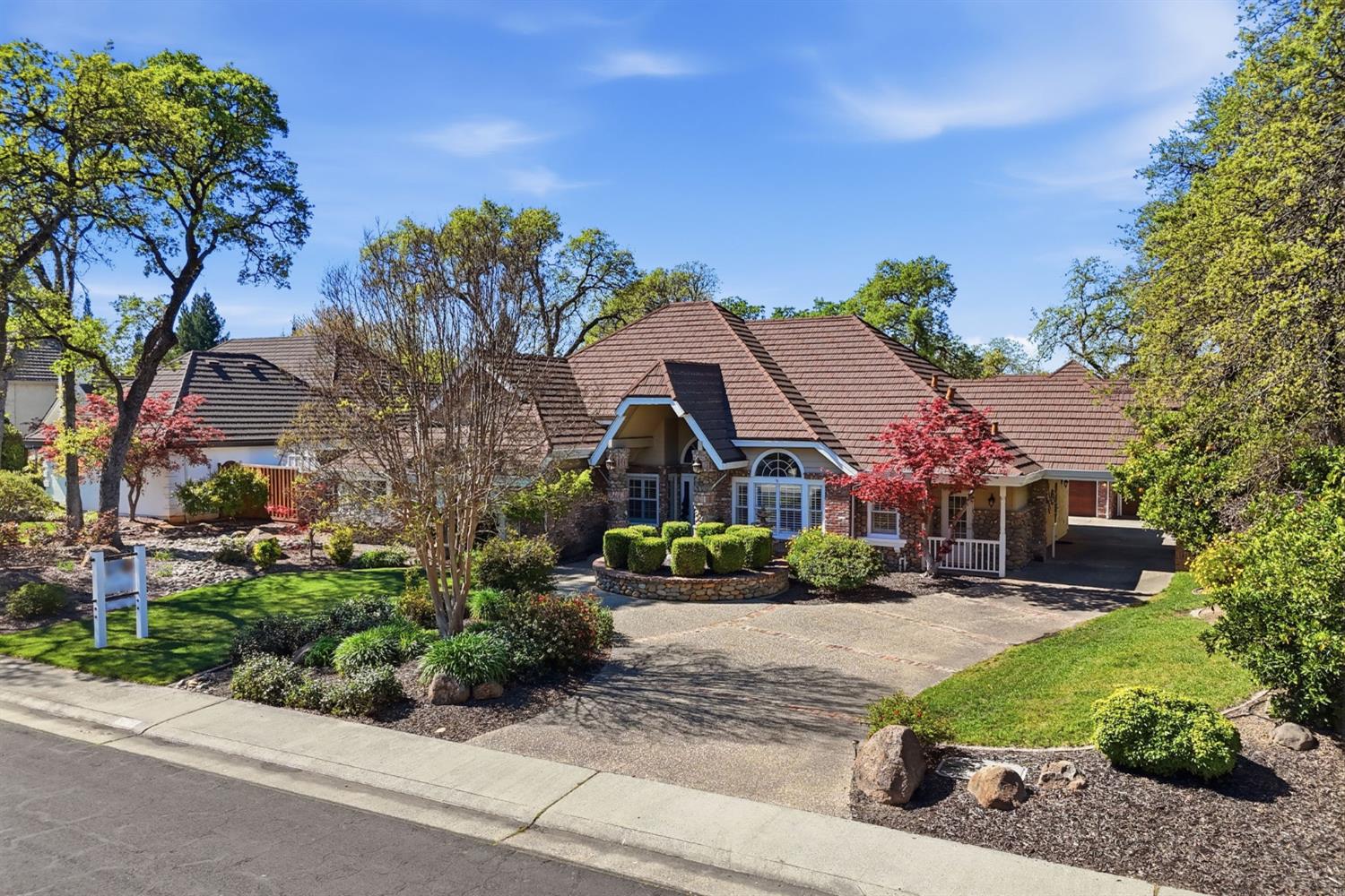 8520 Quail Oaks Drive