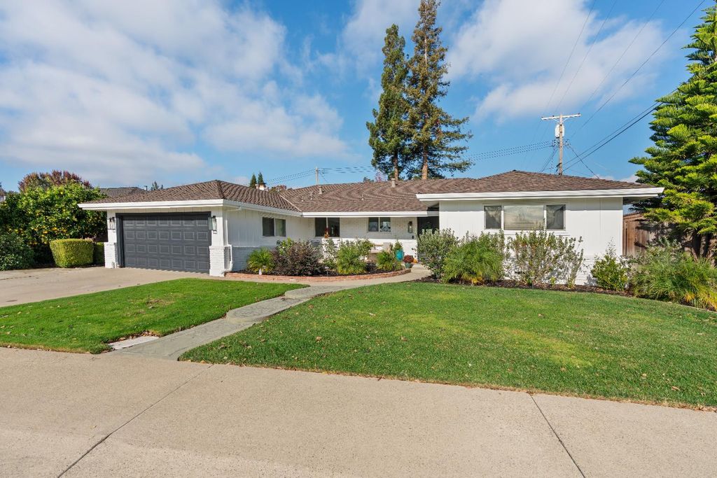 Photo of 909 Greenwood Drive, Lodi, CA 95242 (MLS # 225146689)