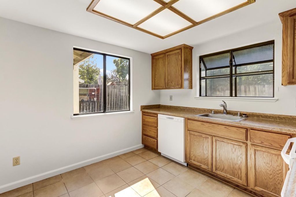 Photo of 9407 Aizenberg Circle, Elk Grove, CA 95624 (MLS # 225134917)