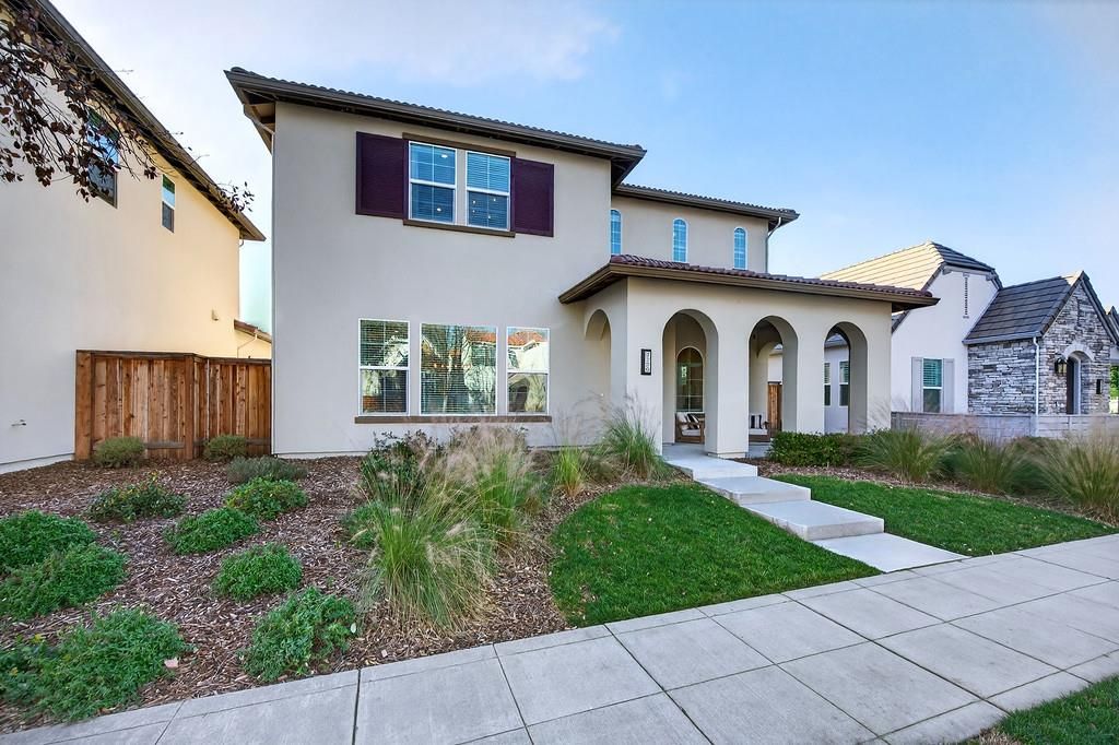 Photo of 3220 Crocker Drive, Sacramento, CA 95818 (MLS # 226010763)