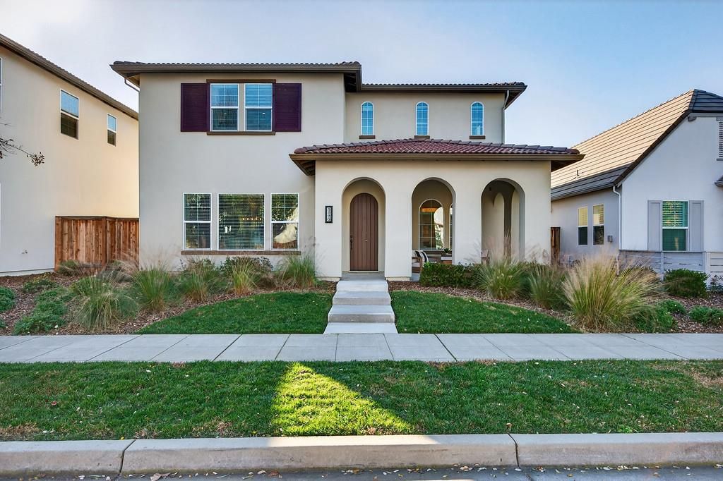 Photo of 3220 Crocker Drive, Sacramento, CA 95818 (MLS # 226010763)