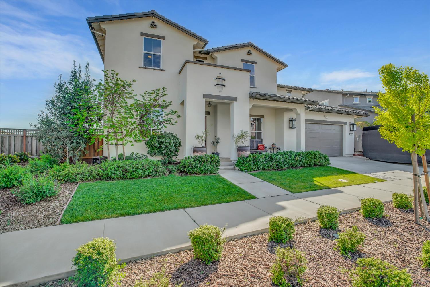 1794 Mulholland Drive