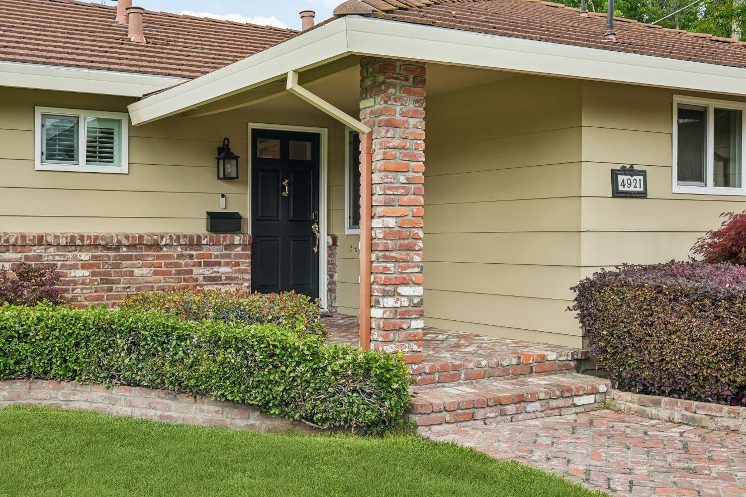 4921 Brightwood Court