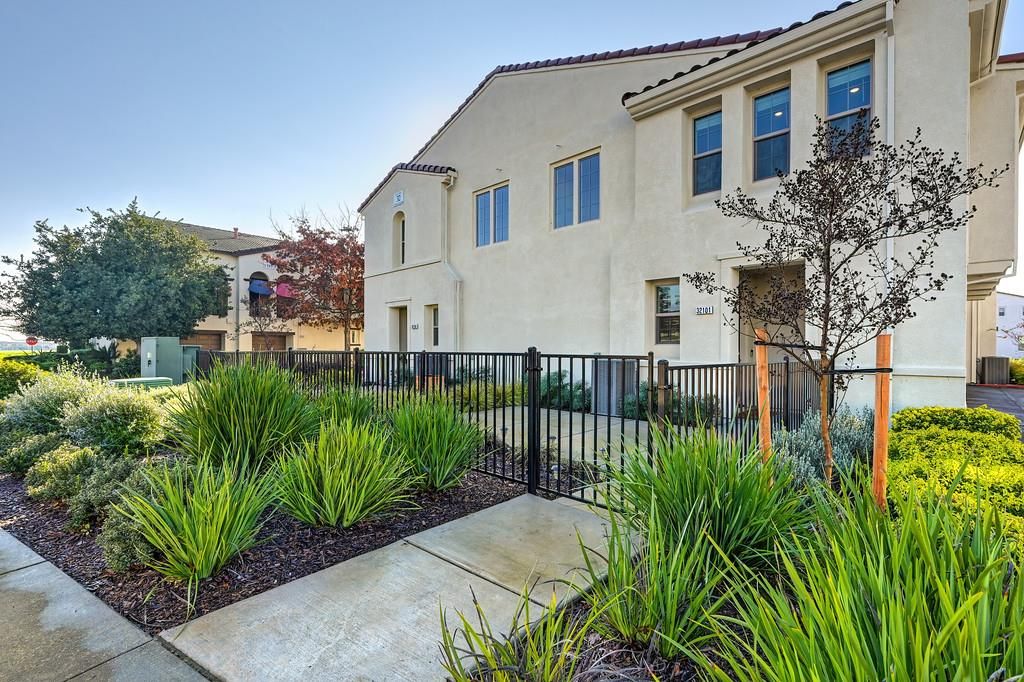 Photo of 5301 E Commerce Way #32101, Sacramento, CA 95835 (MLS # 226006339)