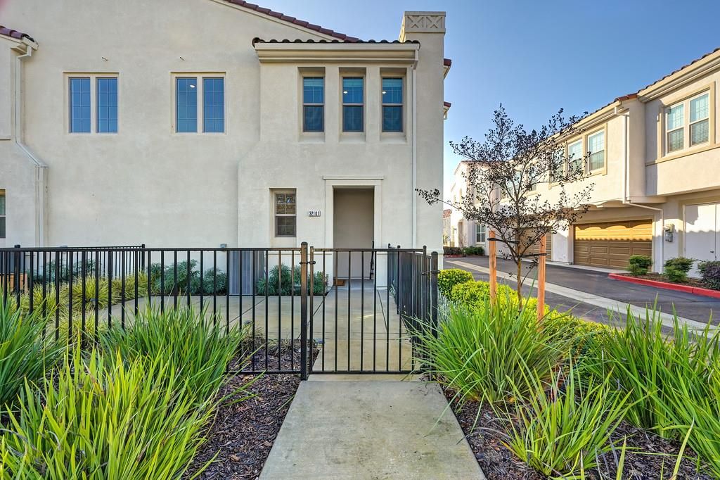 Photo of 5301 E Commerce Way #32101, Sacramento, CA 95835 (MLS # 226006339)