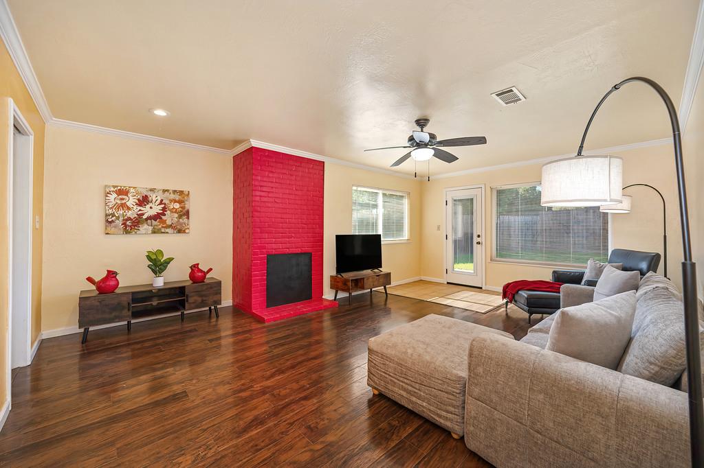 1513 Greenhills Road