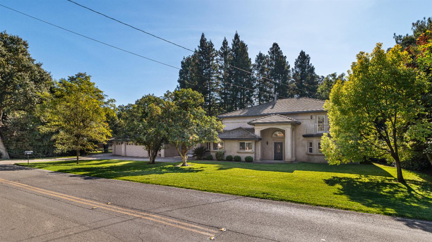 5242 E Hildreth Lane