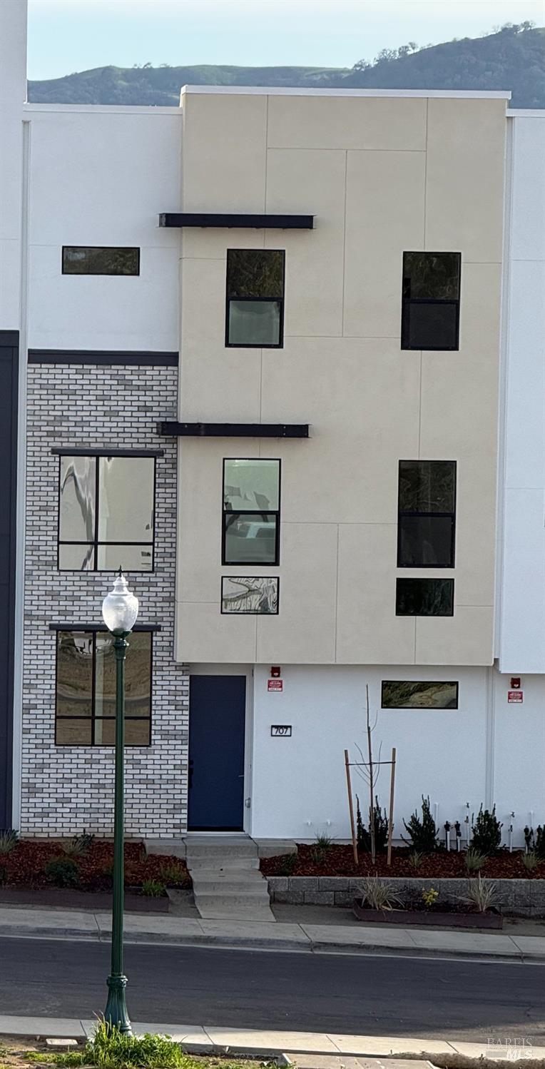 707 Catherine Street