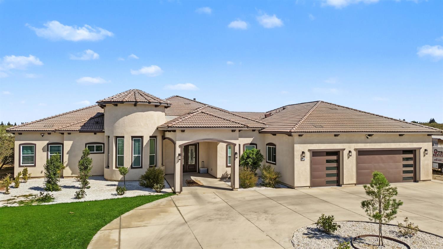 3709 Blue Gum Avenue