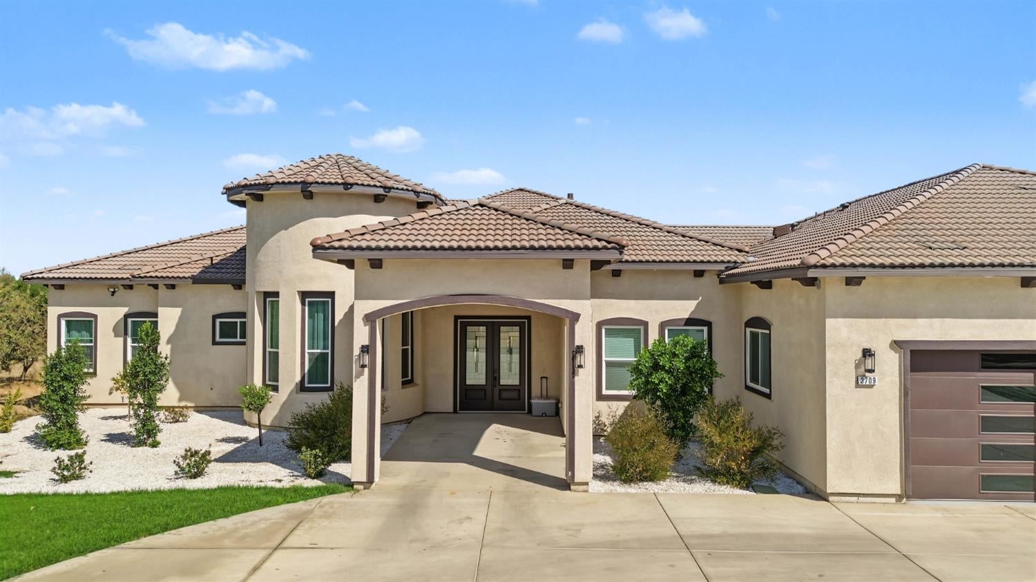 3709 Blue Gum Avenue