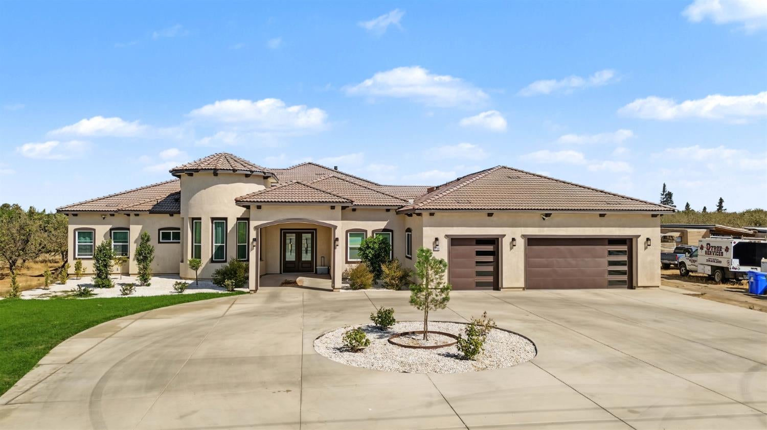 3709 Blue Gum Avenue