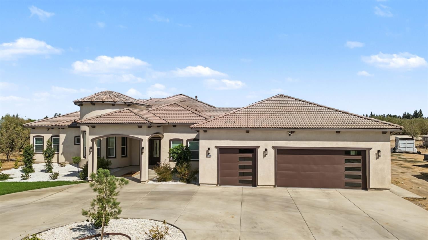 3709 Blue Gum Avenue