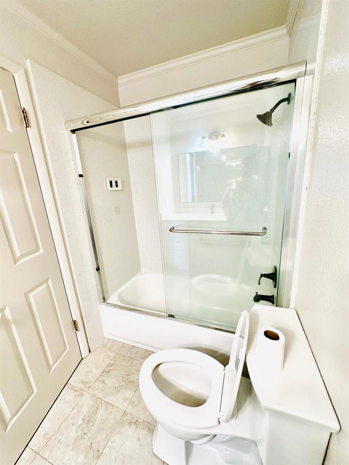 1864 Crestwood Circle